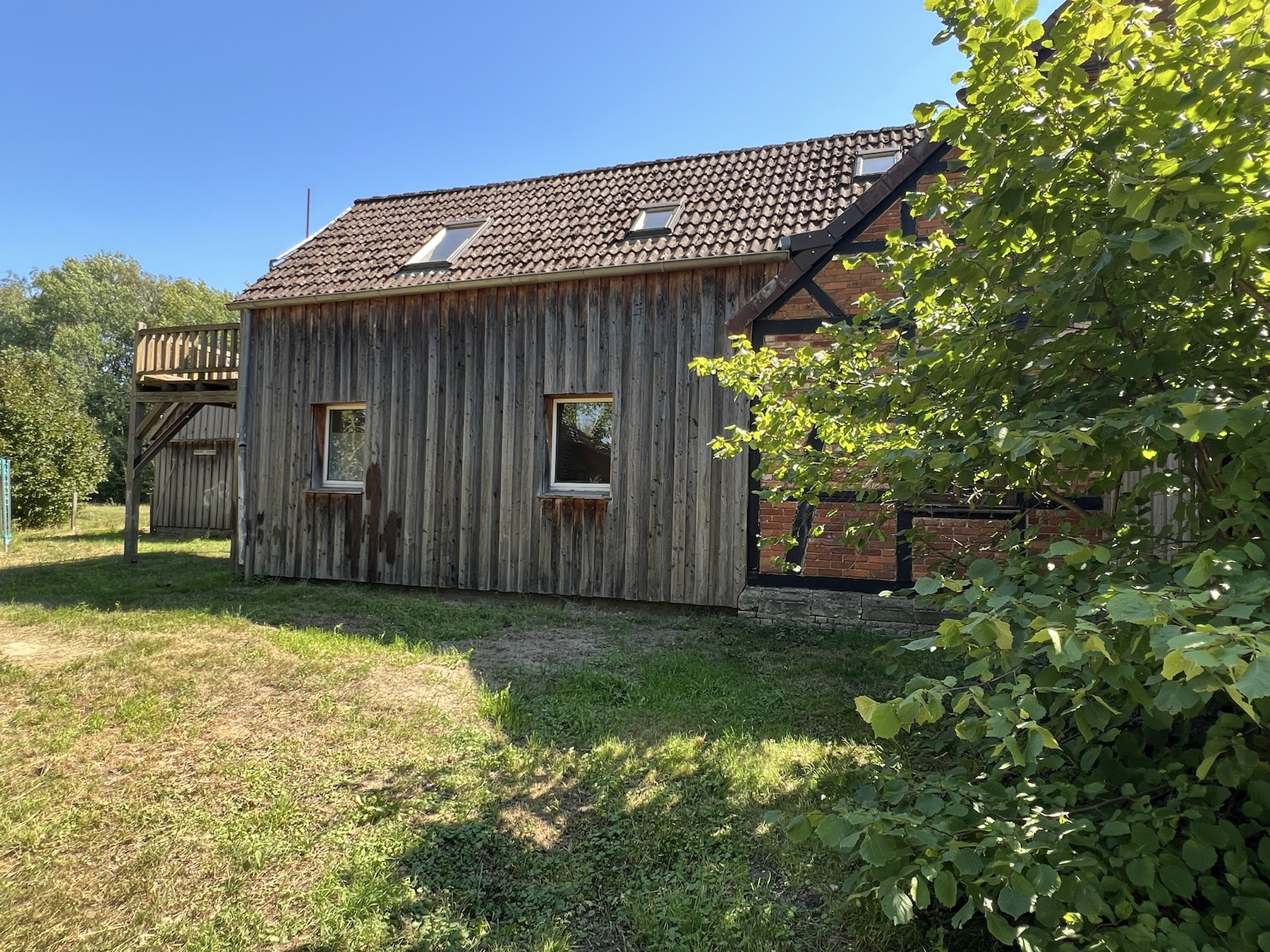 Anbau mit großem Balkon