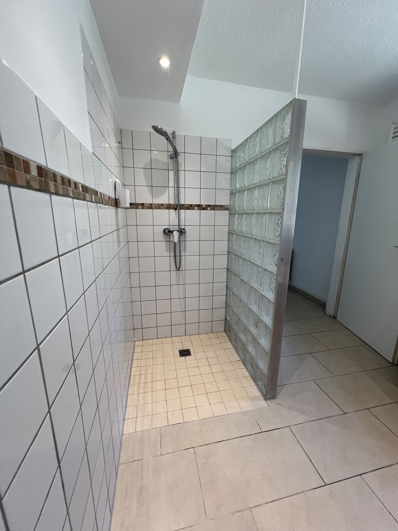 Ebenerdige Dusche im Erdgeschossbad