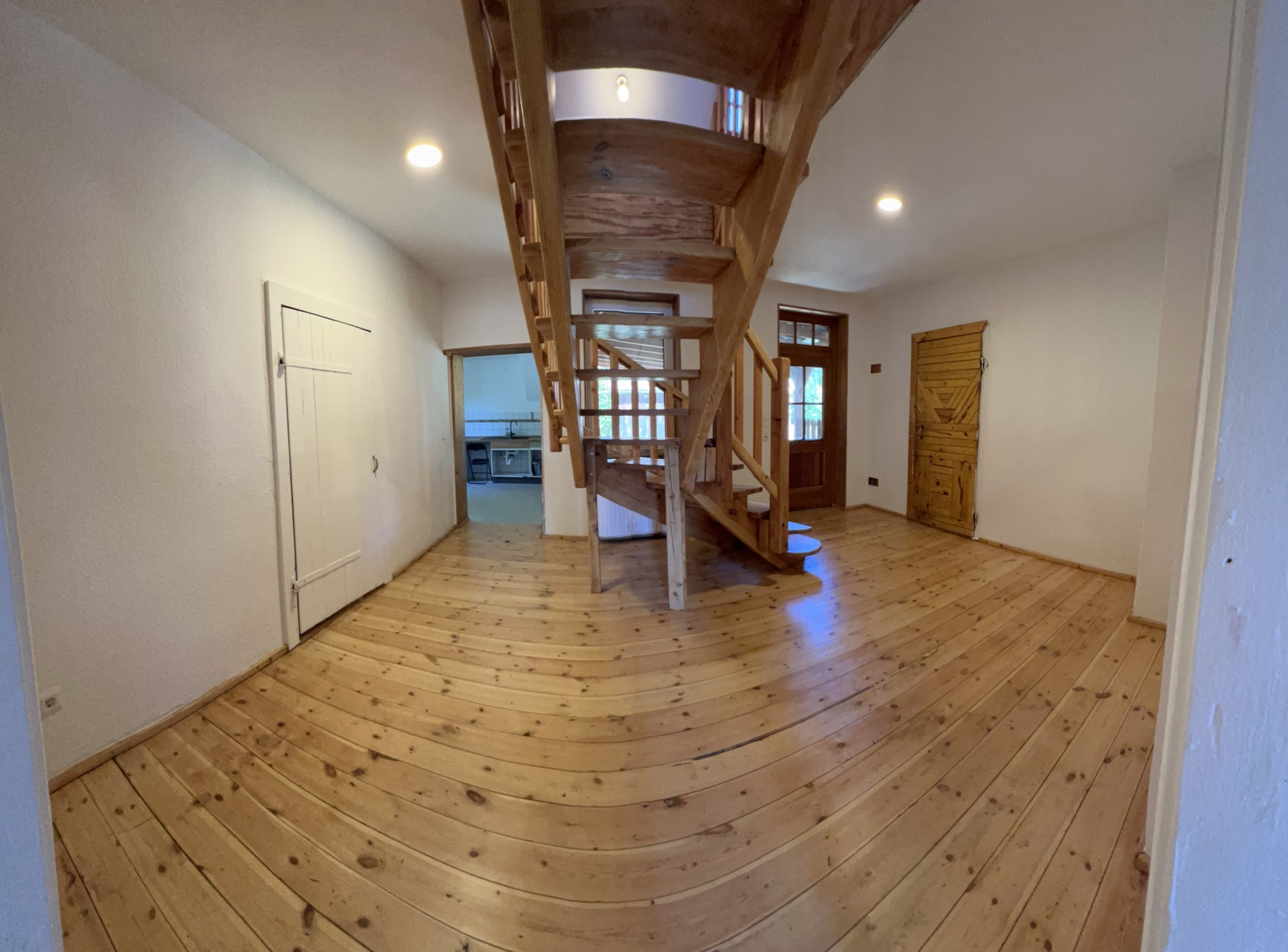 Große Diele mit Treppe